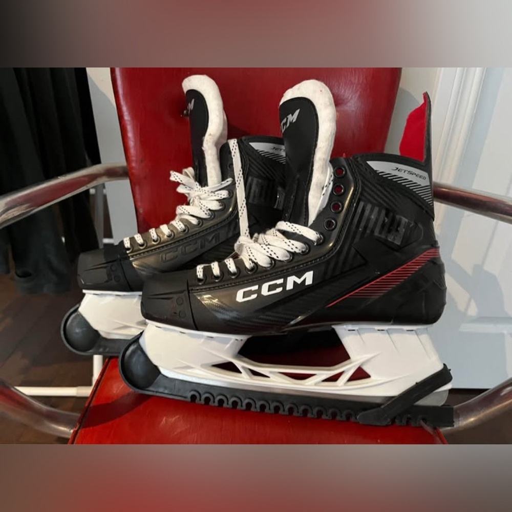 CCM JetSpeed 445 Senior Hockey Ice Skates. Black and White Skates. New.